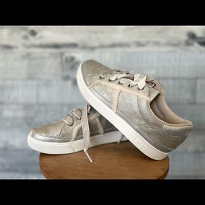 SOLD - On Offer Up.    UGG Women’s 👟